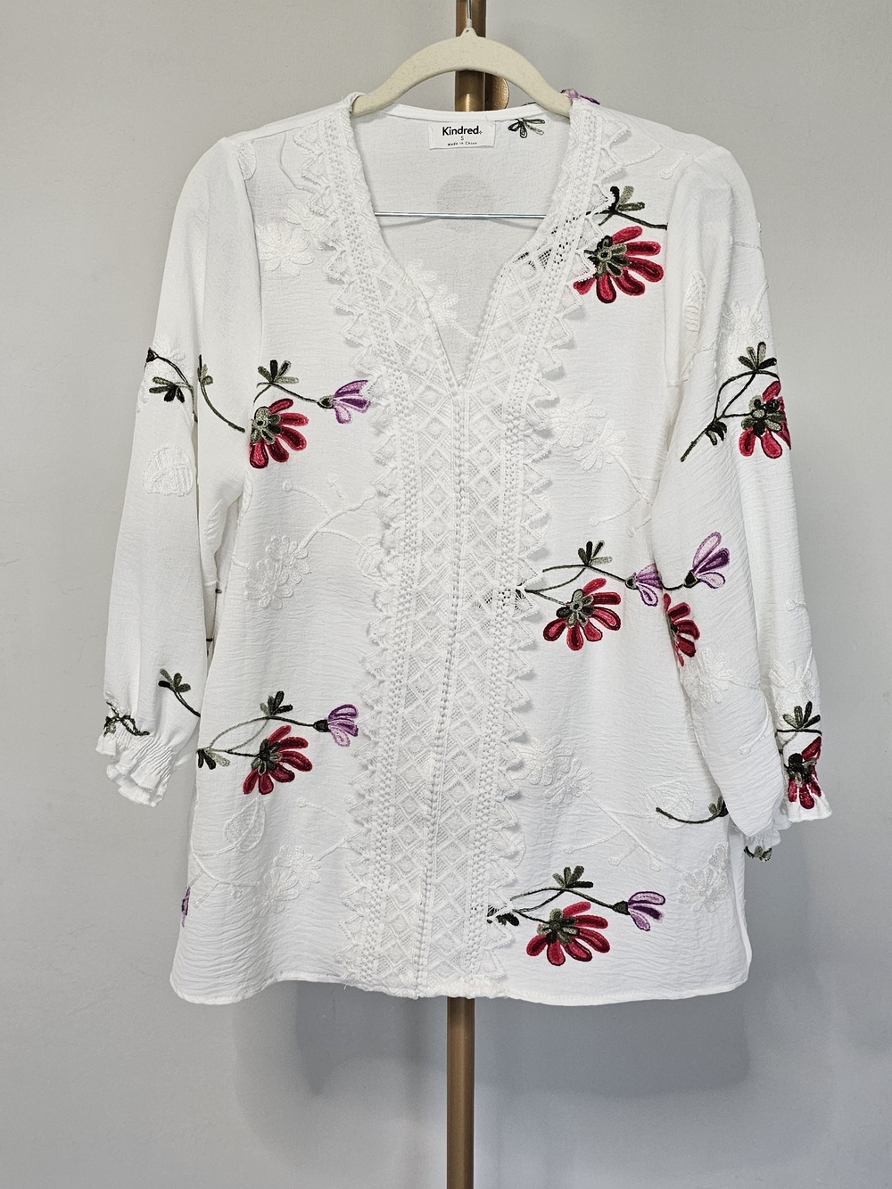 Kindred White Embroidered Peasant V-Neck Tunic with Floral Detail SZ Small